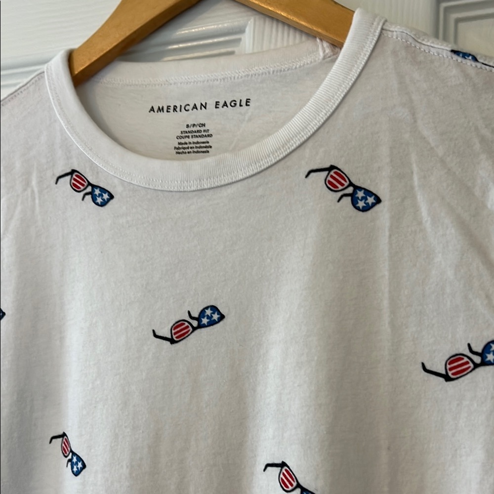 American Eagle White T-Shirt with Sunglasses Print